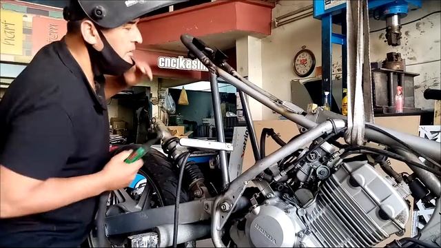 Cafe Racer (Honda cbf 250 ) смотреть онлайн