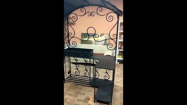 Кованный мангал с крышей от кузницы 