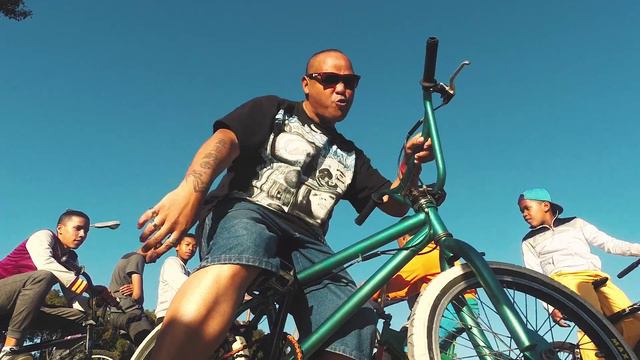 Afrikaans Ruk feat Gino Bakgat Boy - Kom Baby смотреть онлайн