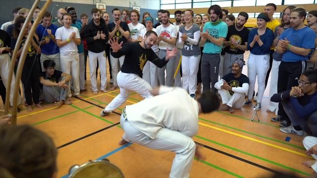 Mestre Cueca e Mestre Primo. Capoeira de Besouro 4. CDO Hamburg смотреть онлайн