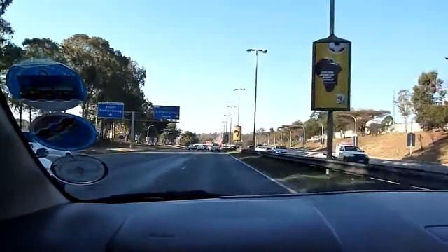 Driving on the highway in Johannesburg, South Africa смотреть онлайн