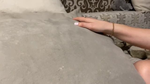 Kitten Hunts For Hand / Котенок охотится за руками Мамочки