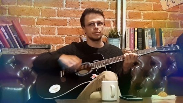 Евсей Ковалёв поёт под гитару в Jeffrey's Coffee - Sufjan Stevens - "To be alone with you"