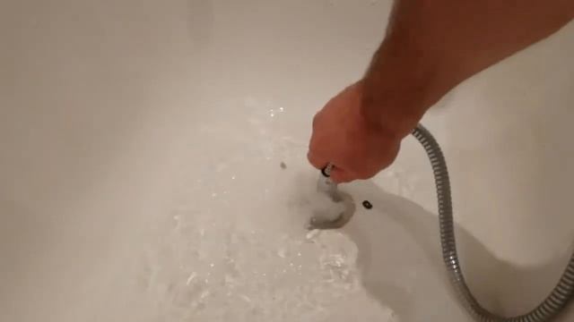 Устраняем засор в ванной без химии и вантуза/ Сleaning up bathroom blockage w/out cleaning agent смотреть онлайн