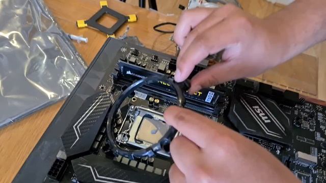 Budget Gaming PC Build (1000 Subscriber Special) смотреть онлайн