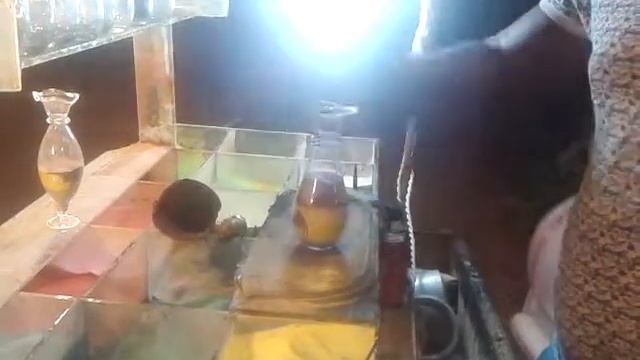 Араб делает сувениры из песка смотреть онлайн