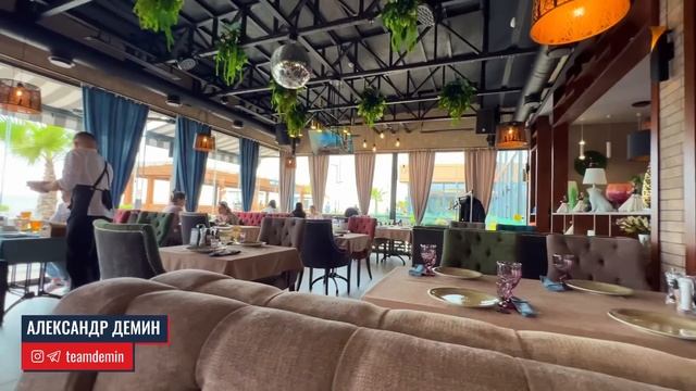 Ресторан «ПАНДОК» Дагомыс. Безрамное раздвижное остекление террасы ресторана в Дагомысе. смотреть онлайн