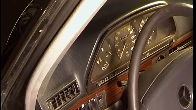 Самоделкин со стажем. Mercedes W 126-500 SEL. Как снимать панель приборов.