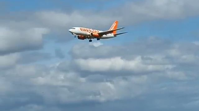 A Day At Newcastle Airport смотреть онлайн