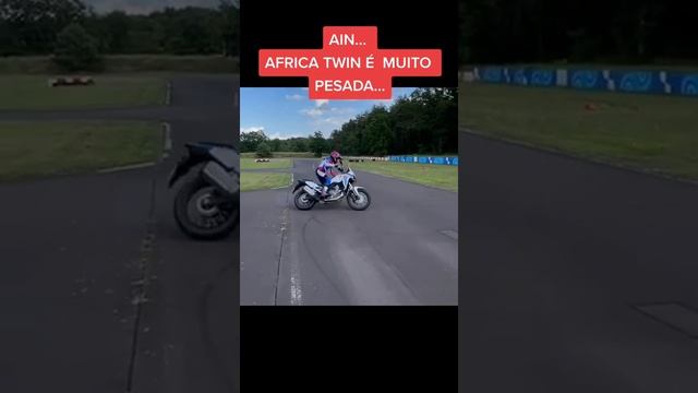 Honda Africa Twin разворот в ограниченном пространстве на мотоцикле смотреть онлайн