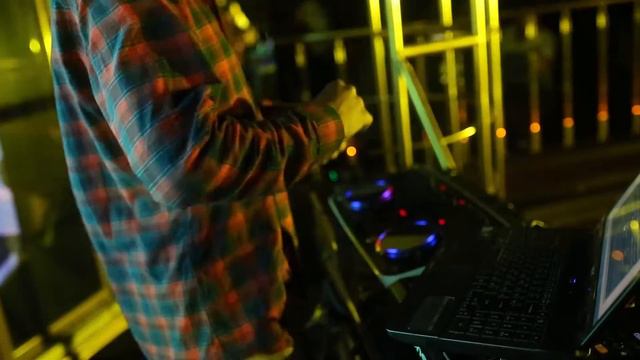 DJ Jurbas & Blast Out PJ Show @ САХАР смотреть онлайн