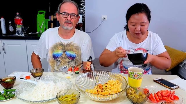 МУКБАНГ Картошечка с ЛУКОМ И ЯЙЦАМИ, РИС, Овощи, Оливки, Перец ОСТРЫЙ. смотреть онлайн