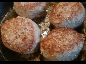 Котлеты из фарша свинины и говядины.