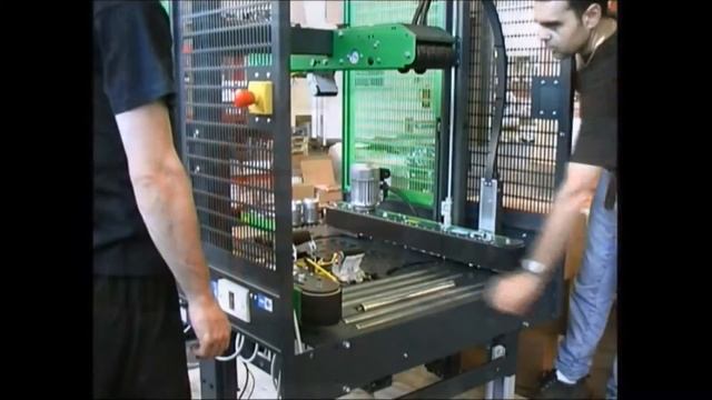 Заклейщик гофрокоробов с автоматической настройкой под размер короба модель ХL461 SIAT смотреть онлайн
