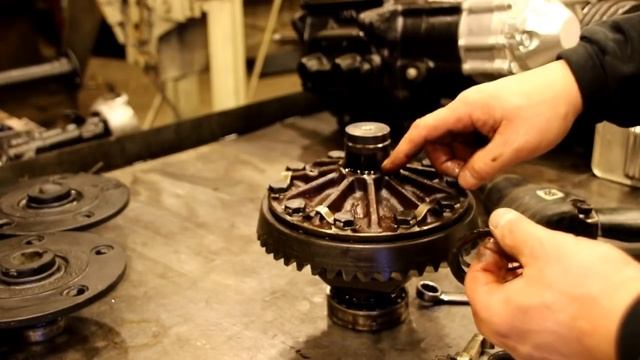 Willys Jeep Rear Axle Rebuild, ring and pinion setup смотреть онлайн