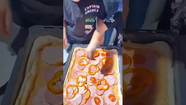 Готовим пиццу !