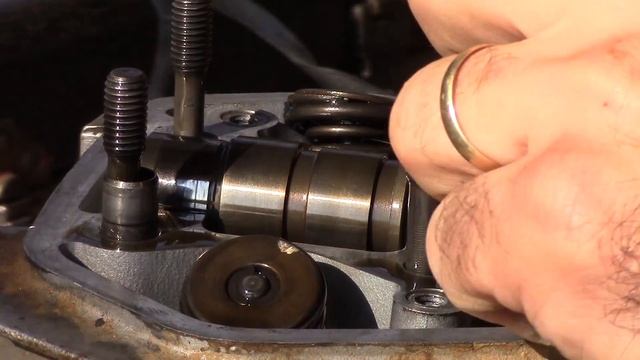 Honda XR80R Top End Tear Down - Finding Compression Leak смотреть онлайн