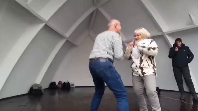 А настоящая подруга танцы в парке Горького Харьков 03.12.2023 смотреть онлайн