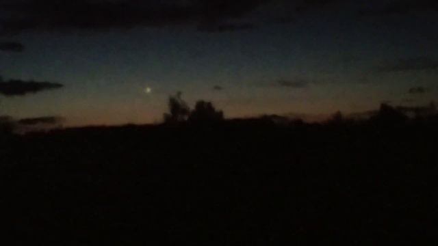 Неопознанный летающий объект в небе над СНТ "Осень" смотреть онлайн