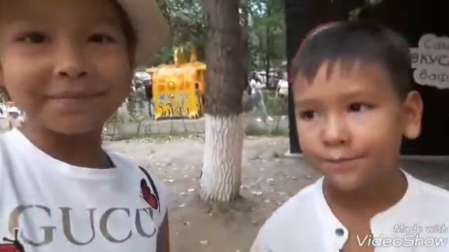 Vlog: катаемся на аттракционах , кормим животных , маленькая обезьянка и шустрые кролики !) смотреть онлайн