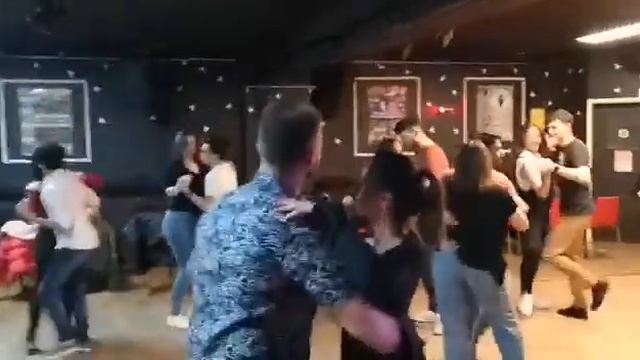 Sensual Bachata. TUESDAYS with Mayur, Elsa & Leo Henriquez смотреть онлайн