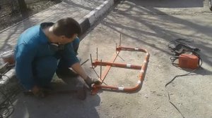 Установка парковочных барьеров.