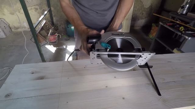 Presentazione unboxing e prova della sega circolare Makita HS7601J смотреть онлайн
