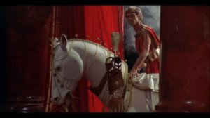 Император отправляет свою жену в Галлию (Калигула)