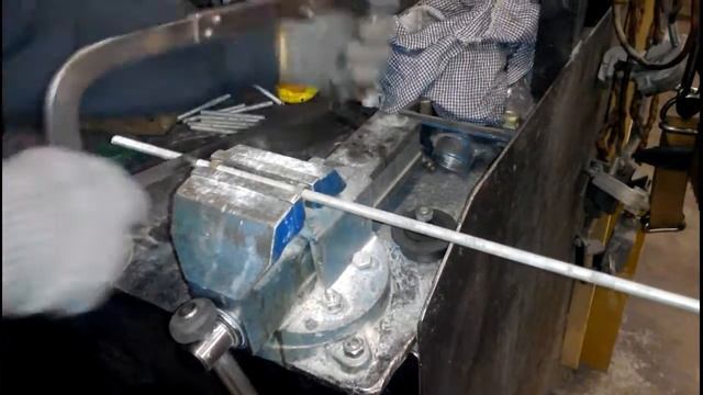 Как быстро нарезать шпильки с помощью шуруповерта смотреть онлайн