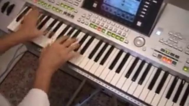 Marco Santonocito - Scavino Musica - Demo Yamaha Tyros! смотреть онлайн