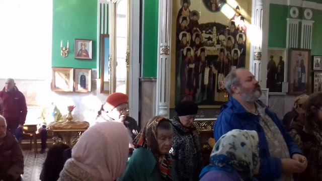 Народ в Анапе читает Покаянный канон перед Магаданской иконой Божией Матери. смотреть онлайн