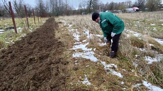 Как распахать целину мотоблоком. How to plow virgin soil with a tillerblock. смотреть онлайн