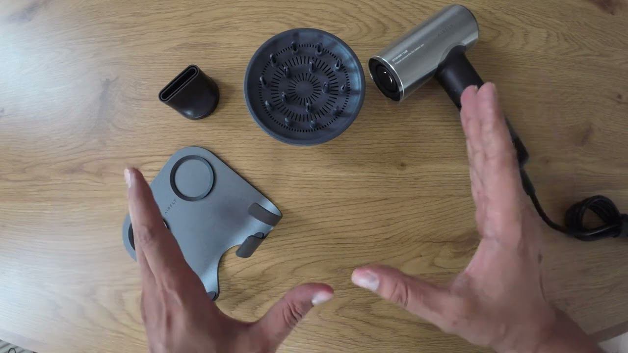 Фен будущего или новый iPhone для волос? Удивительный дизайн от Porsche, технологии Soocas Airfly P1 смотреть онлайн