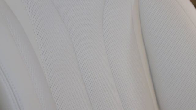 Mercedes GLE  установили кресла от SClass Coupe руль от AMG и все перетянули в кожу с алькантарой