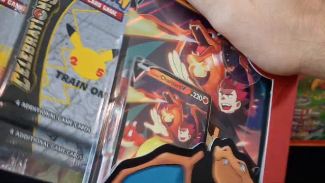 LANCE'S CHARIZARD?! ~ Celebrations V Collection Boxes смотреть онлайн