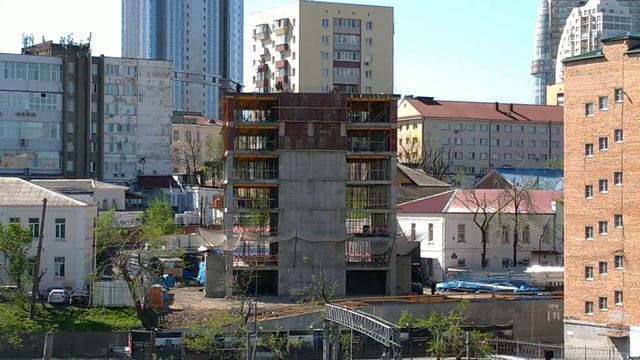 Стройка многоэтажной автостоянки. Владивосток 17.05.2021 смотреть онлайн