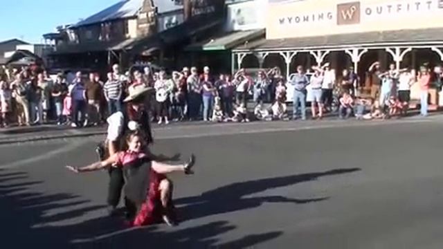 Town Square Shoot Out - Jackson Hole, Wyoming смотреть онлайн
