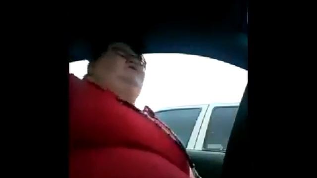 Big White Girl Sings Khia - My Neck, My Back On The Way To Work. смотреть онлайн