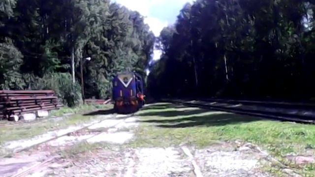 Эксклюзив. Тепловоз ТЭМ2-7603 заезжает в депо. смотреть онлайн