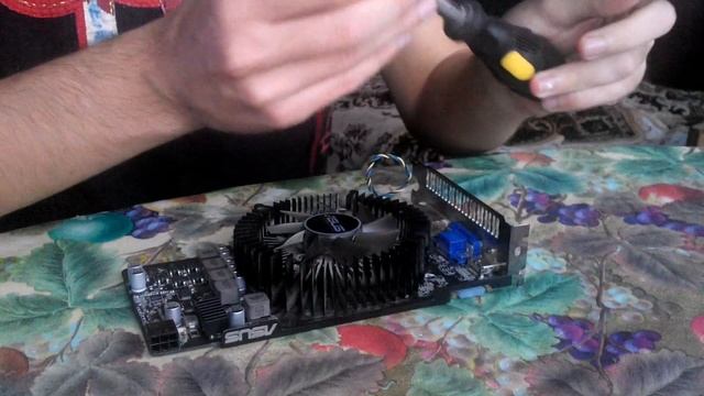 УНИВЕРСАЛЬНОЕ ОХЛАЖДЕНИЕ ДЛЯ ВИДЕОКАРТ!GTX 550TI смотреть онлайн