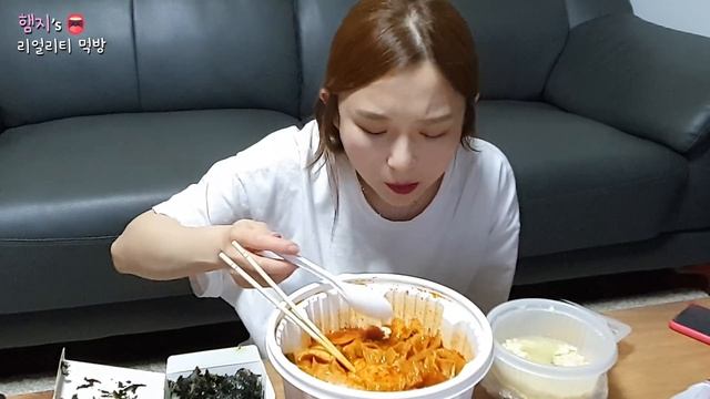 리얼먹방:) 집에서 엽떡먹는 여러분의 모습ㅣTTEOKBOKKIㅣトッポッキㅣASMR MUKBANG//EATING SHOW смотреть онлайн