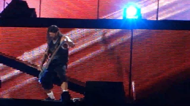 Metallica - Robert Trujillo's bass guitar solo (Live, Yas Arena, Abu Dhabi) смотреть онлайн