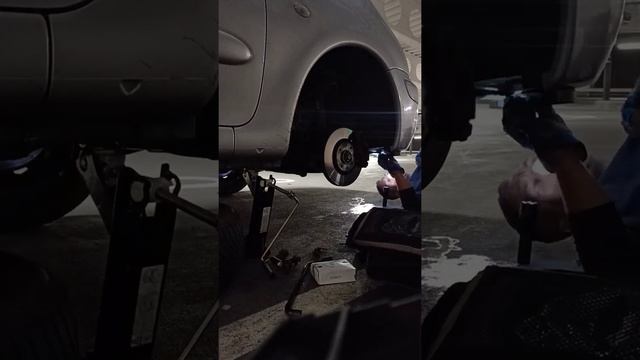Citroen Xsara Picasso 2004 Washer Pump Screenwash Pump Change / Replacement / Location (quick Guide