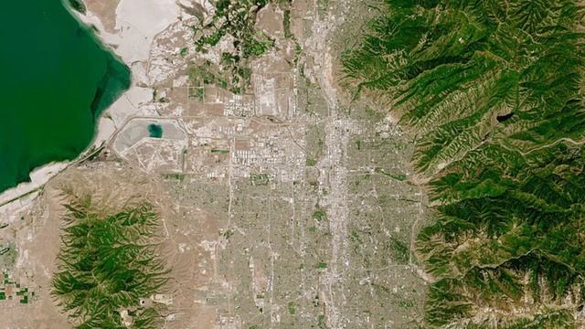Cities That are Larger Than You Might Think… смотреть онлайн