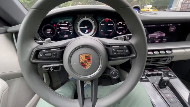 Взял на тест Porsche 911 (992) Carrera 4S. Показываю как он выглядит внутри смотреть онлайн