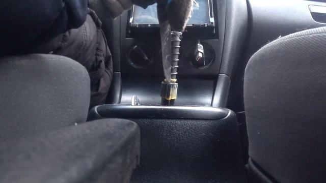 Шкода октавия тур путается первая и задняя скорость. Устранение. Замена втулки мкпп