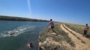 ПРИКОЛЬНЫЕ ПРЫЖКИ В ВОДУ ОТ ШКОЛЬНИКОВ 2020