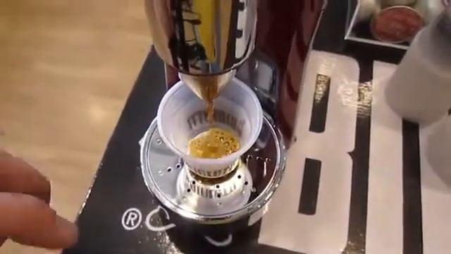 Кофеварка DIVA Bialetti/Caffettiera DIVA Bialetti Che Produce Un Espresso