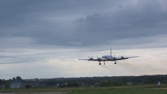 Посадка Ил-18 на Стошке. смотреть онлайн