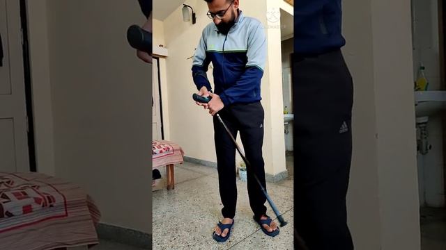 Injured leg? How to walk on stairs using an elbow crutch #ankle #leginjury #crutch смотреть онлайн